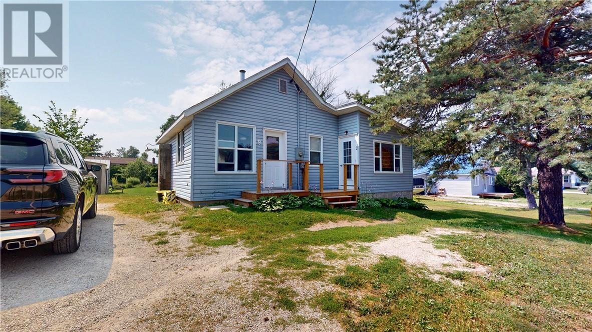 Property at 9 Draper Street E image 2