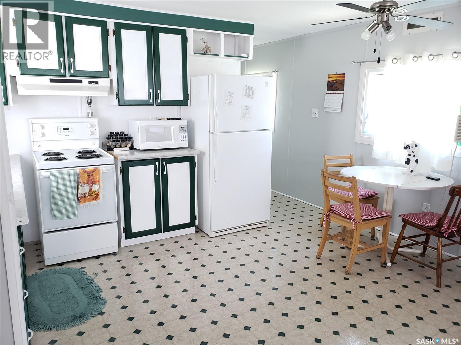 341 30th Street W, Battleford, Saskatchewan  S0M 0E0 - Photo 2 - SK015552