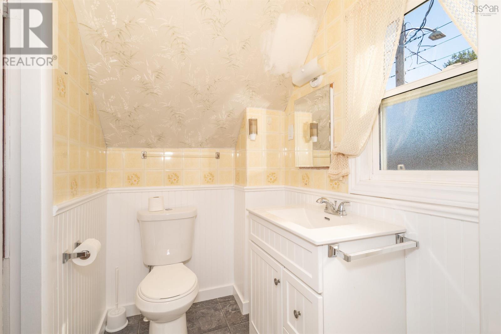 1373 Victoria Road, Sydney, Nova Scotia  B1N 2W9 - Photo 30 - 202518166