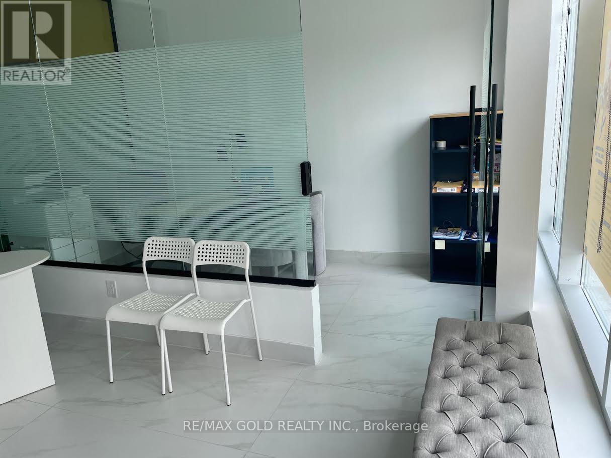 108 - 3480 Platinum Drive, Mississauga, Ontario  L5M 2S5 - Photo 4 - W12342884
