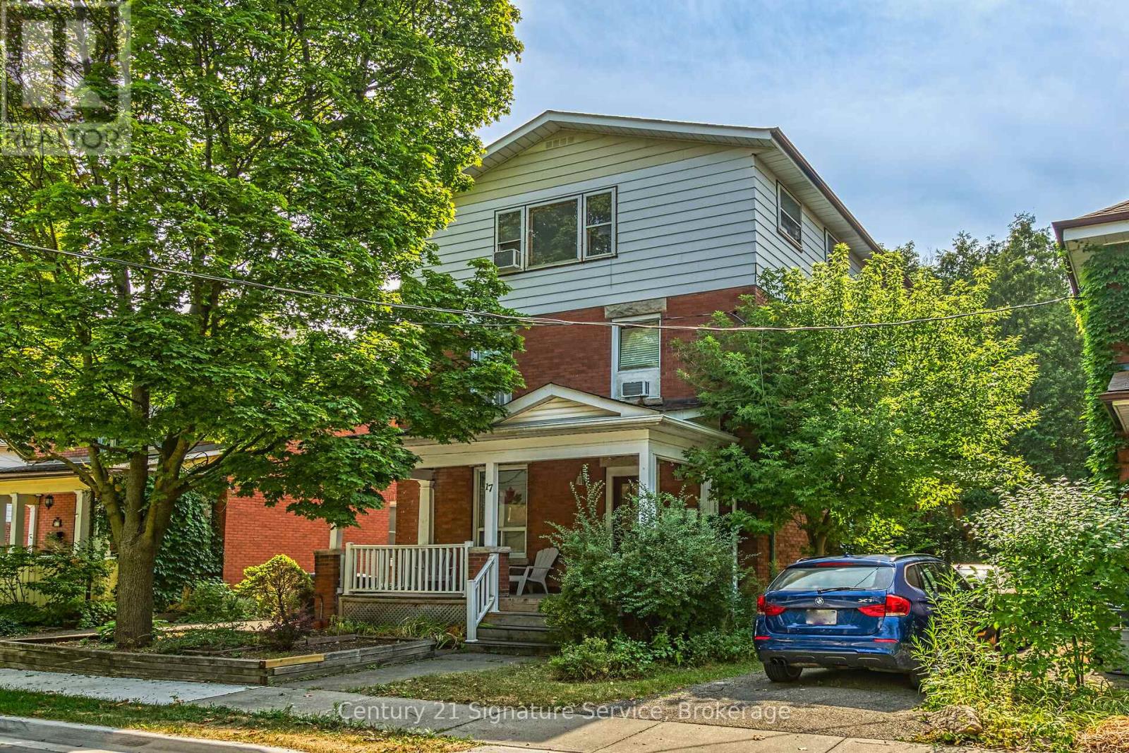 17 Fleming Avenue W, Brampton, Ontario  L6Y 1J9 - Photo 2 - W12342900