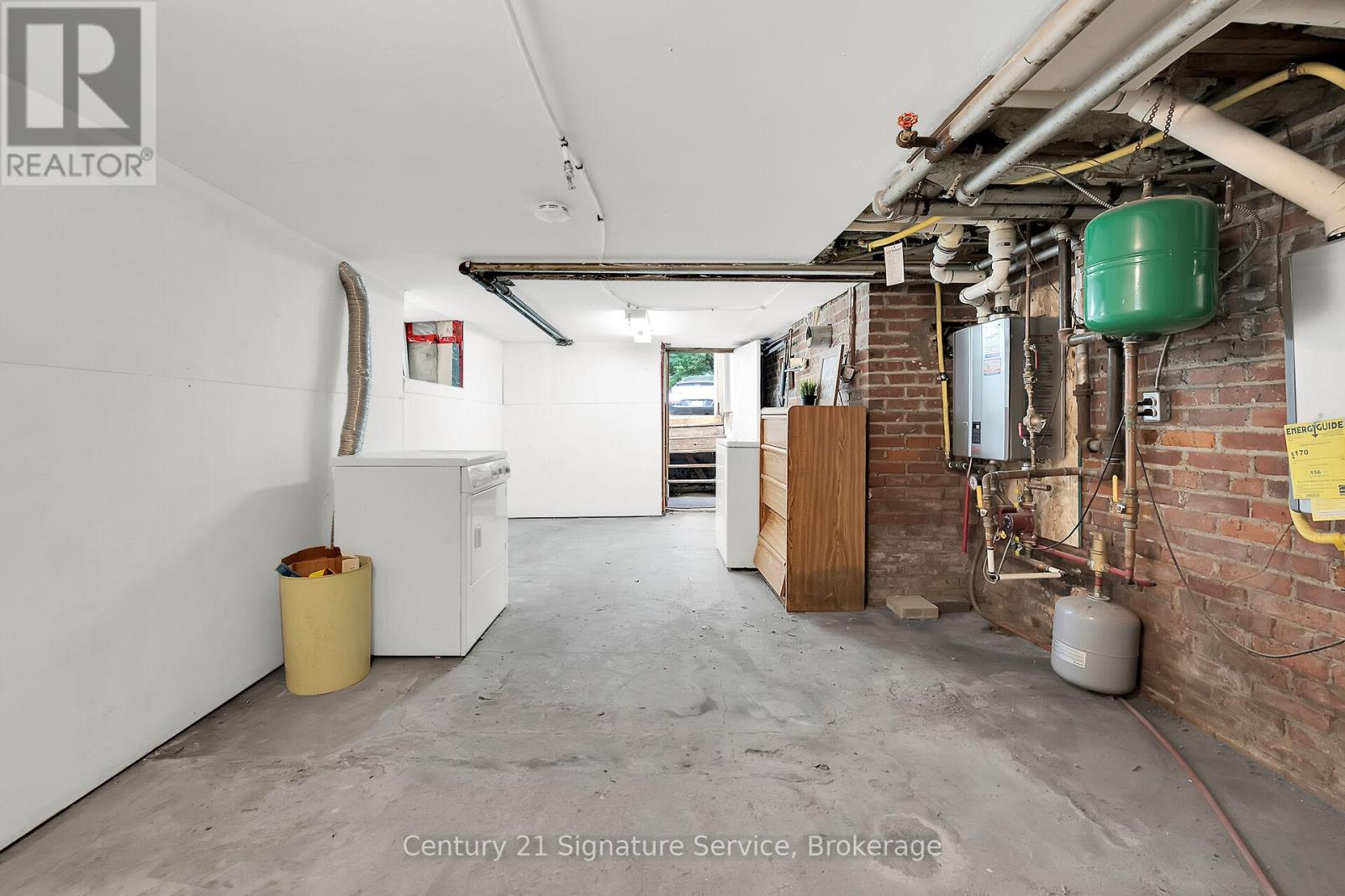 17 Fleming Avenue W, Brampton (Downtown Brampton), Ontario  L6Y 1J9 - Photo 37 - W12342900