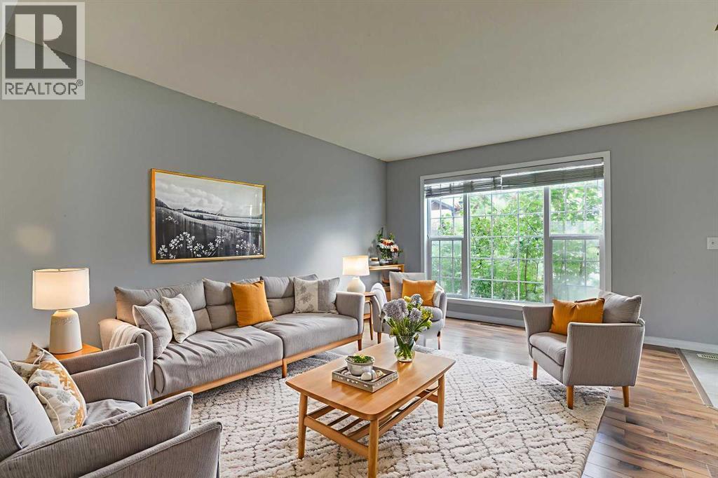 Property at 124 Prestwick Villas SE image 3