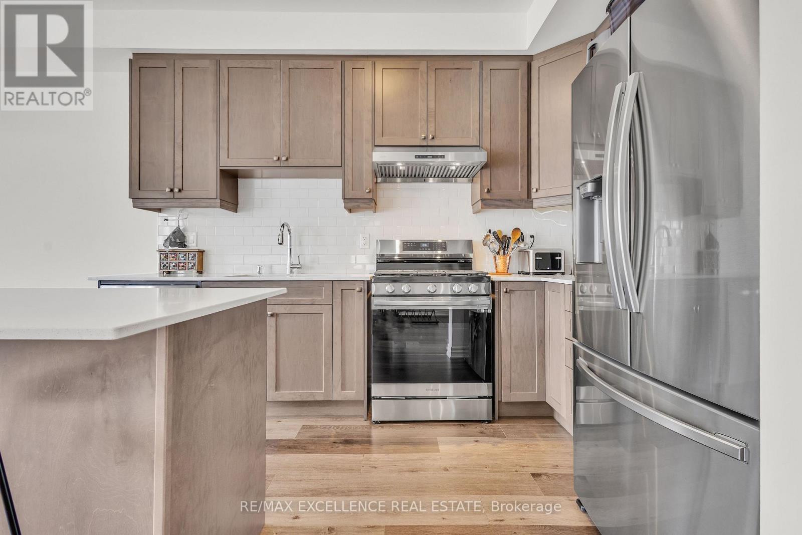 Property at 84 - 120 COURT DRIVE image 4