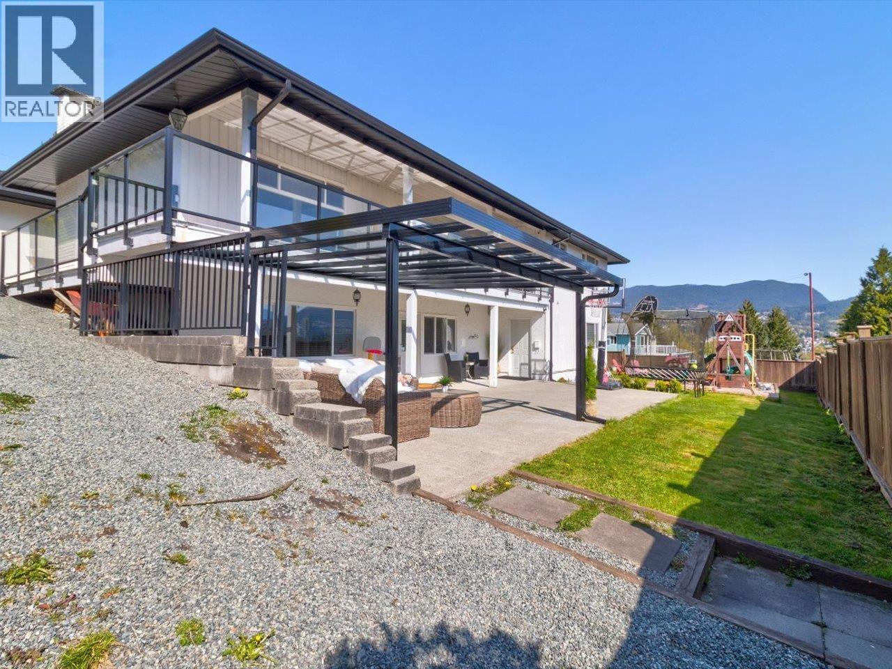 1001 Palmdale Street, Coquitlam, British Columbia  V3C 3R3 - Photo 34 - R2995652