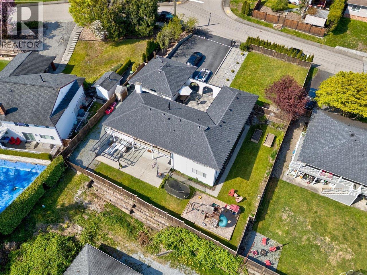 1001 Palmdale Street, Coquitlam, British Columbia  V3C 3R3 - Photo 37 - R2995652