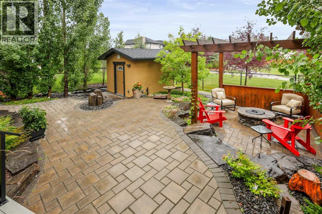 Property at 652 Quarry Way SE image 5