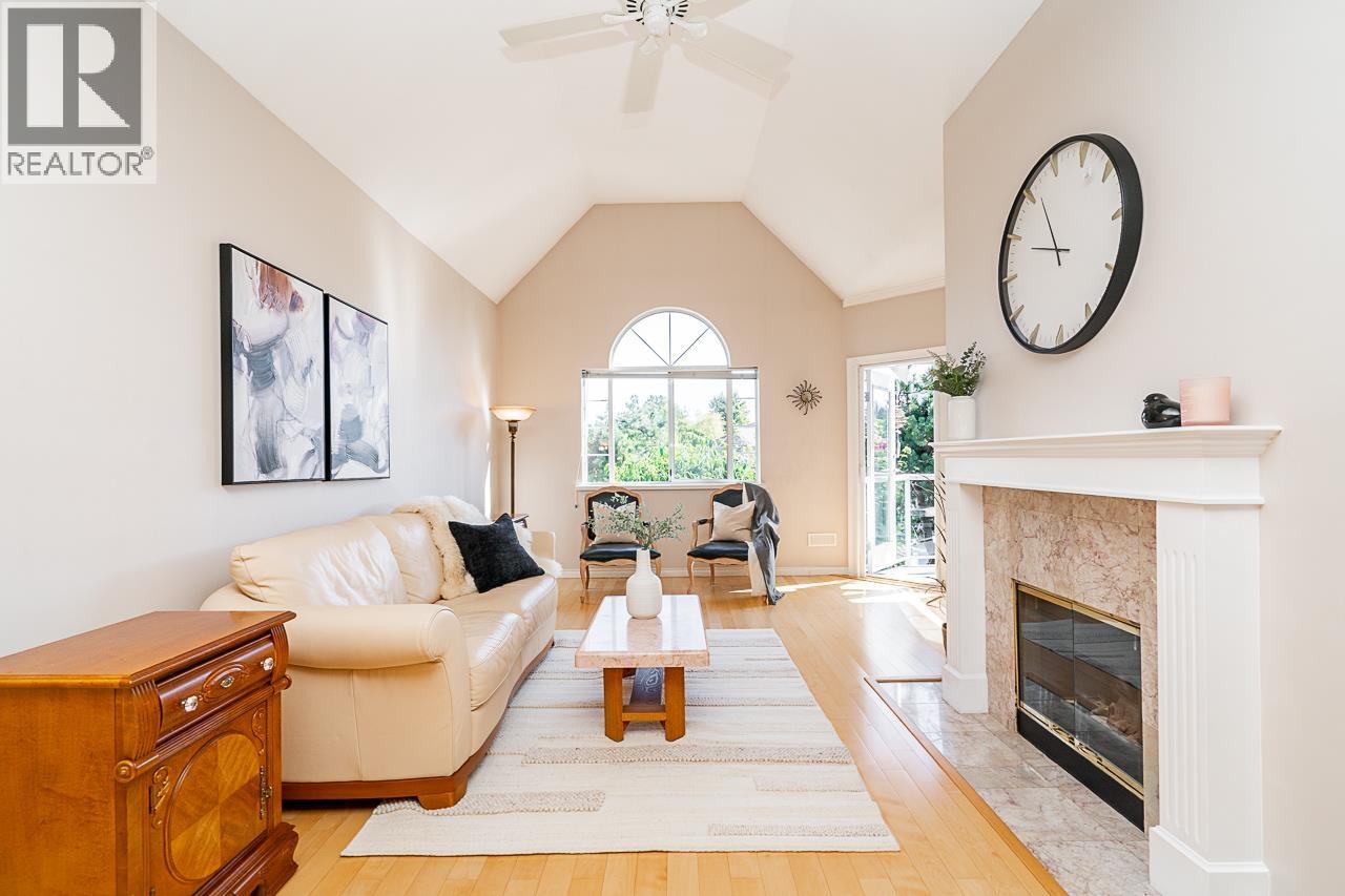 201 25 RICHMOND STREET, New Westminster, British Columbia