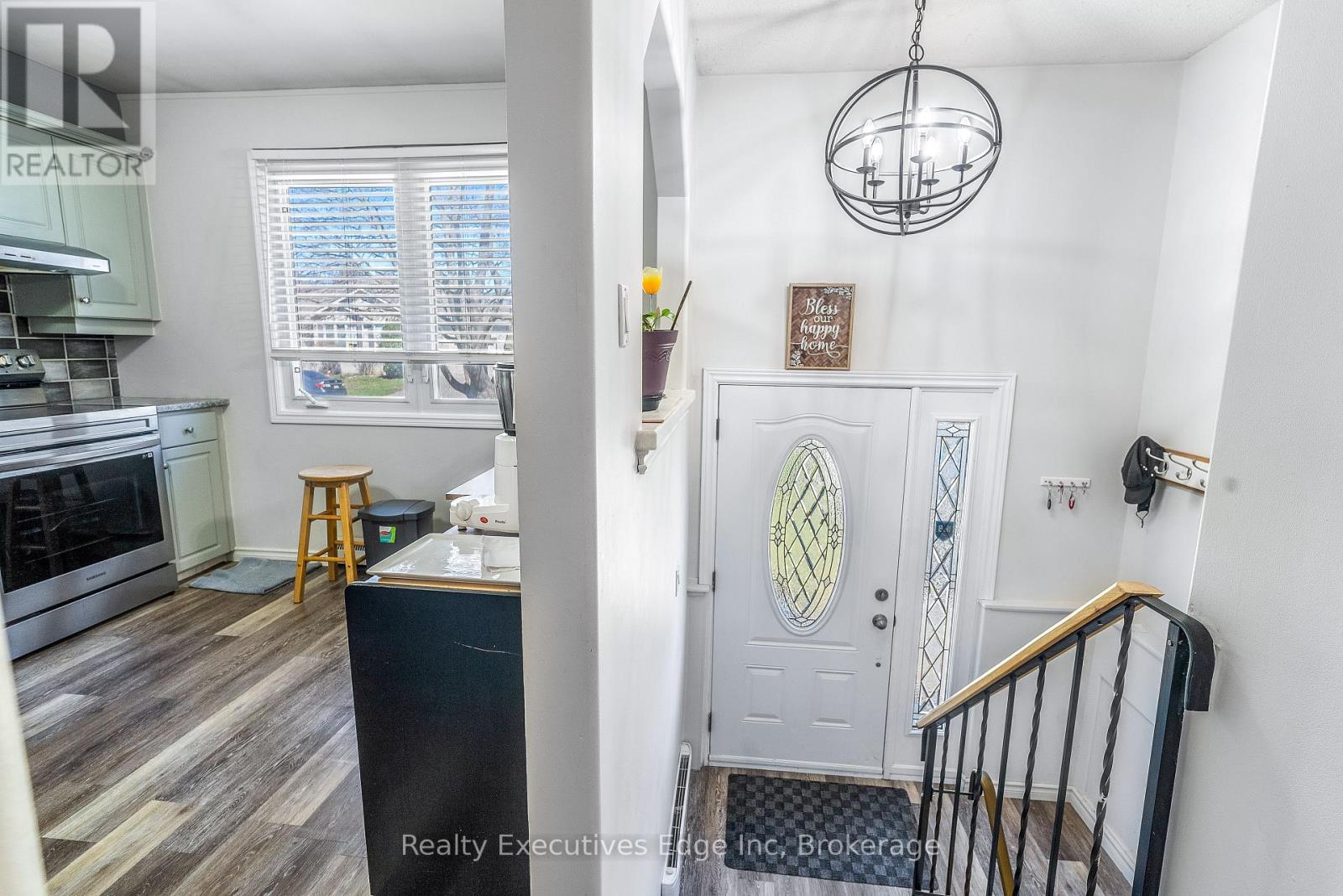 9 Hampton Street, Brantford, Ontario  N3S 7J2 - Photo 5 - X12343021