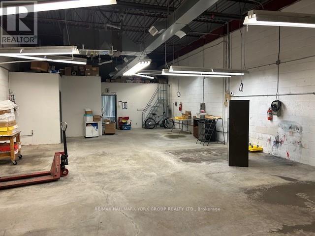 17 - 220 Industrial Parkway S, Aurora, Ontario  L4G 3V6 - Photo 3 - N12342981