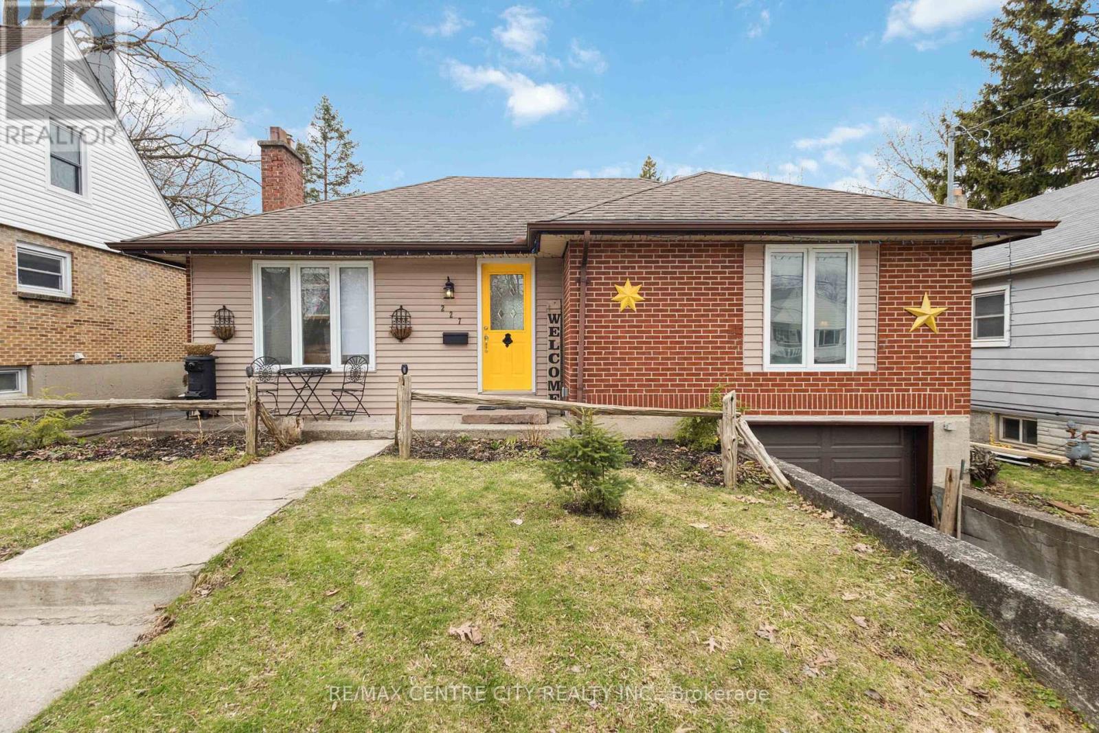 227 Oakland Avenue, London East (East M), Ontario  N5W 4J2 - Photo 2 - X12343048