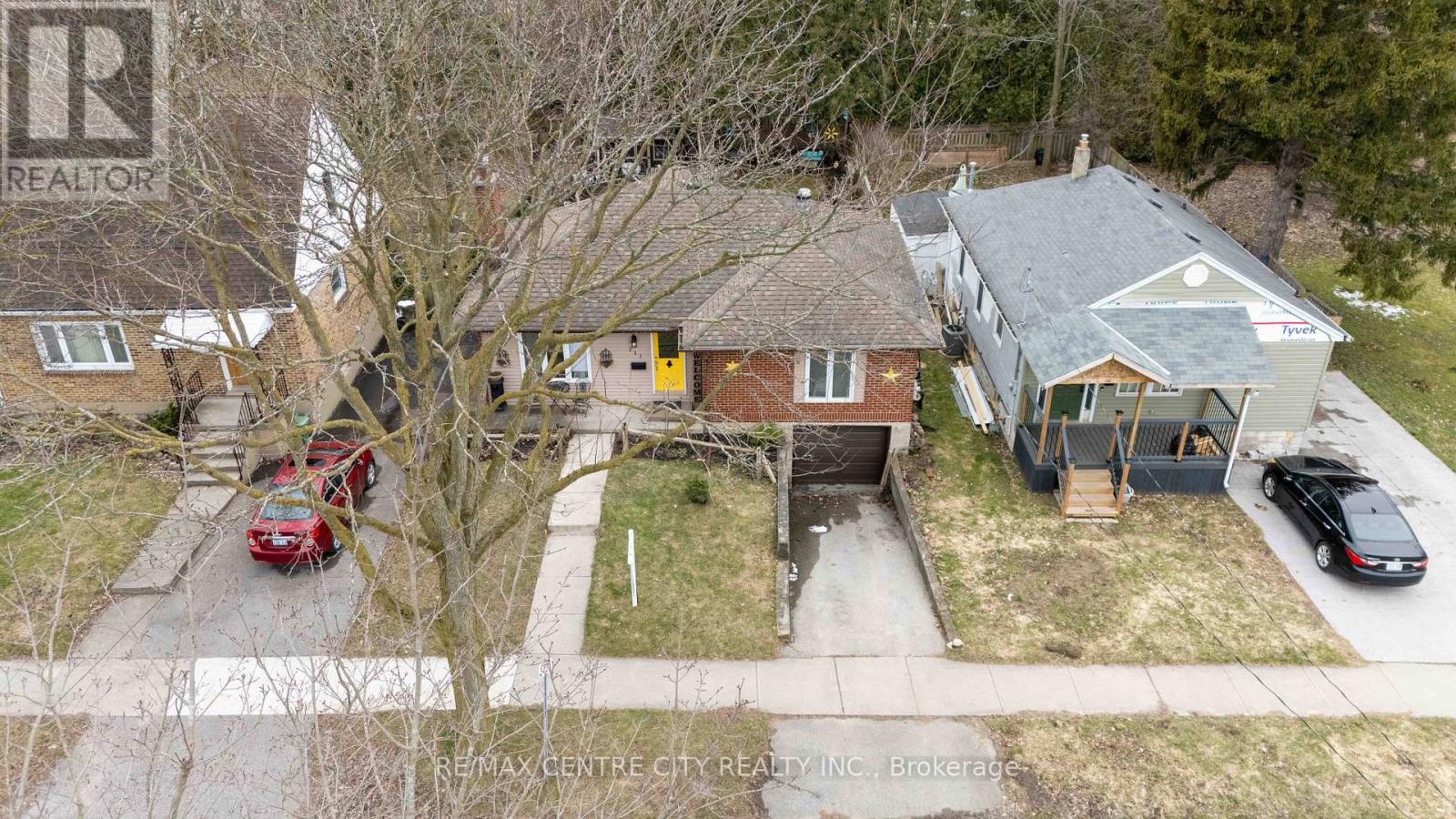 227 Oakland Avenue, London East (East M), Ontario  N5W 4J2 - Photo 3 - X12343048