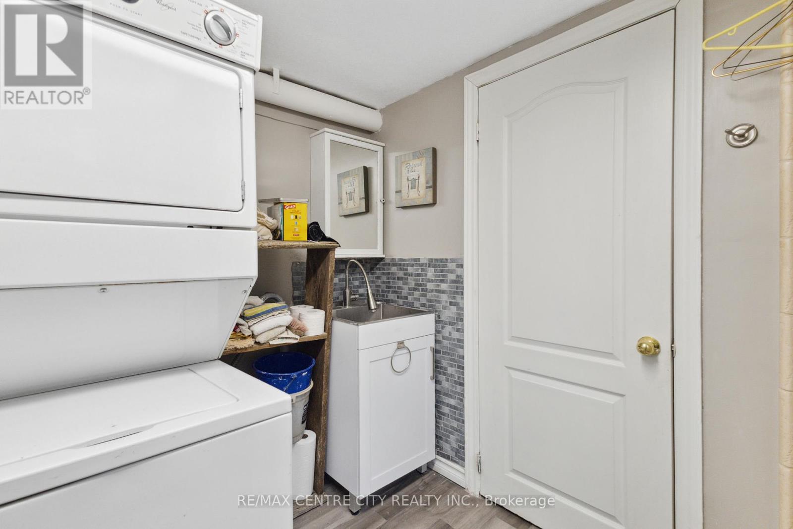 227 Oakland Avenue, London East (East M), Ontario  N5W 4J2 - Photo 32 - X12343048