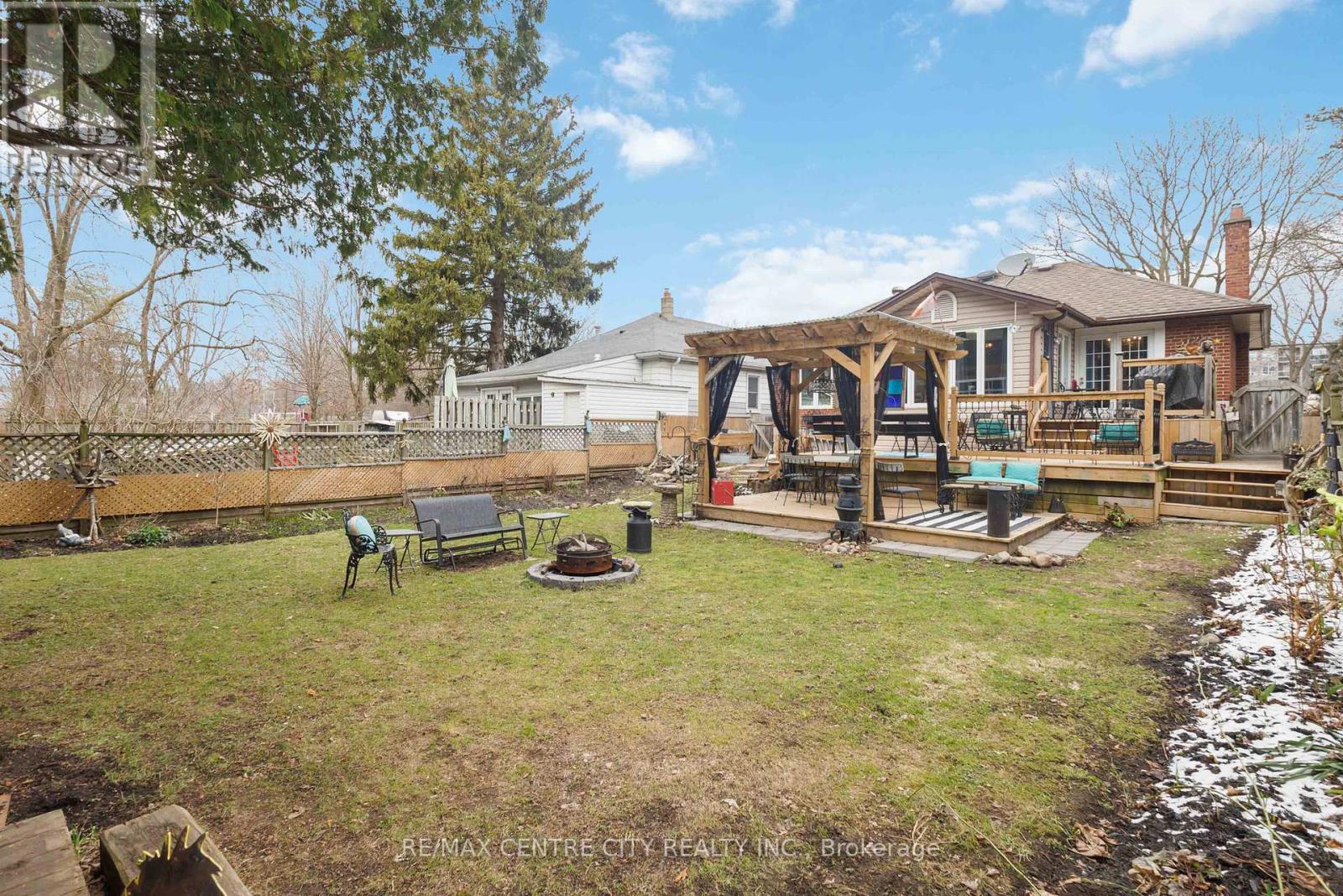 227 Oakland Avenue, London East (East M), Ontario  N5W 4J2 - Photo 34 - X12343048