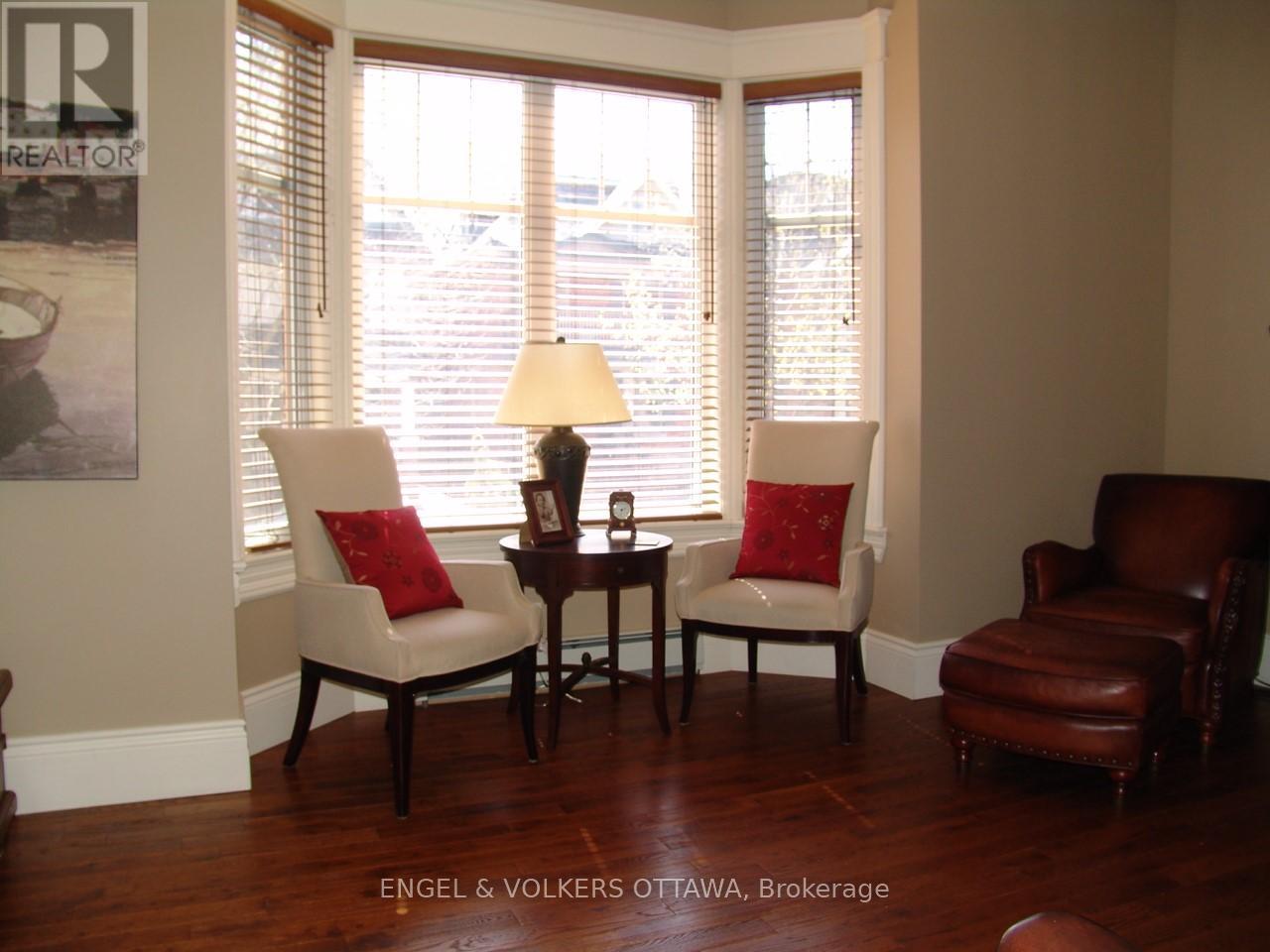 183 Holmwood Avenue, Ottawa, Ontario  K1S 2P4 - Photo 13 - X12343017