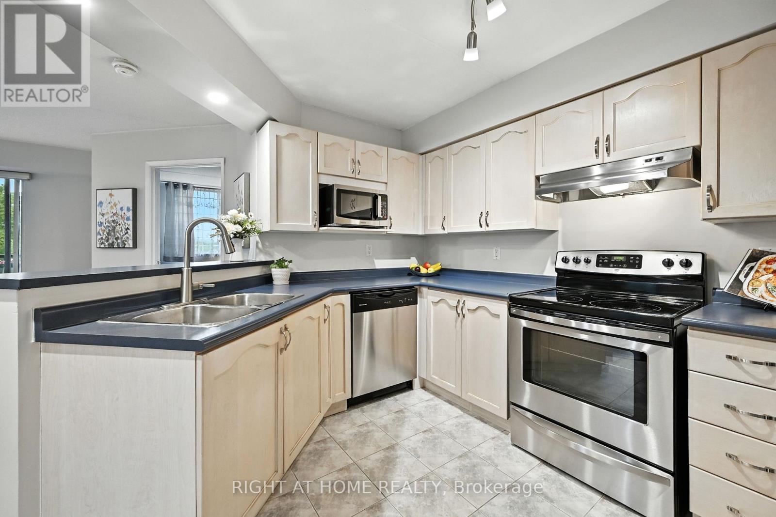 404 - 3499 Upper Middle Road, Burlington (Headon), Ontario  L7M 4M7 - Photo 10 - W12342957