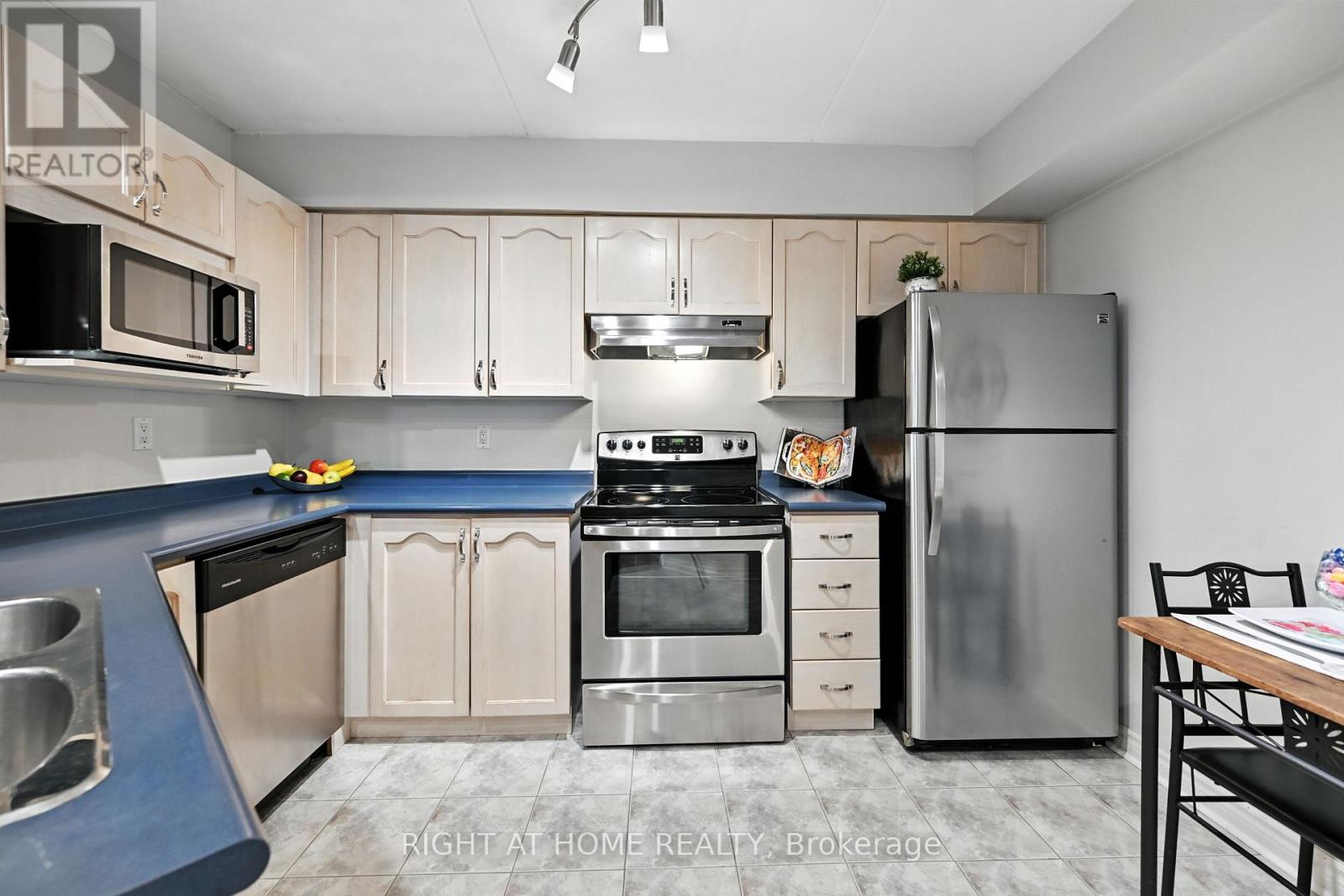 404 - 3499 Upper Middle Road, Burlington (Headon), Ontario  L7M 4M7 - Photo 13 - W12342957