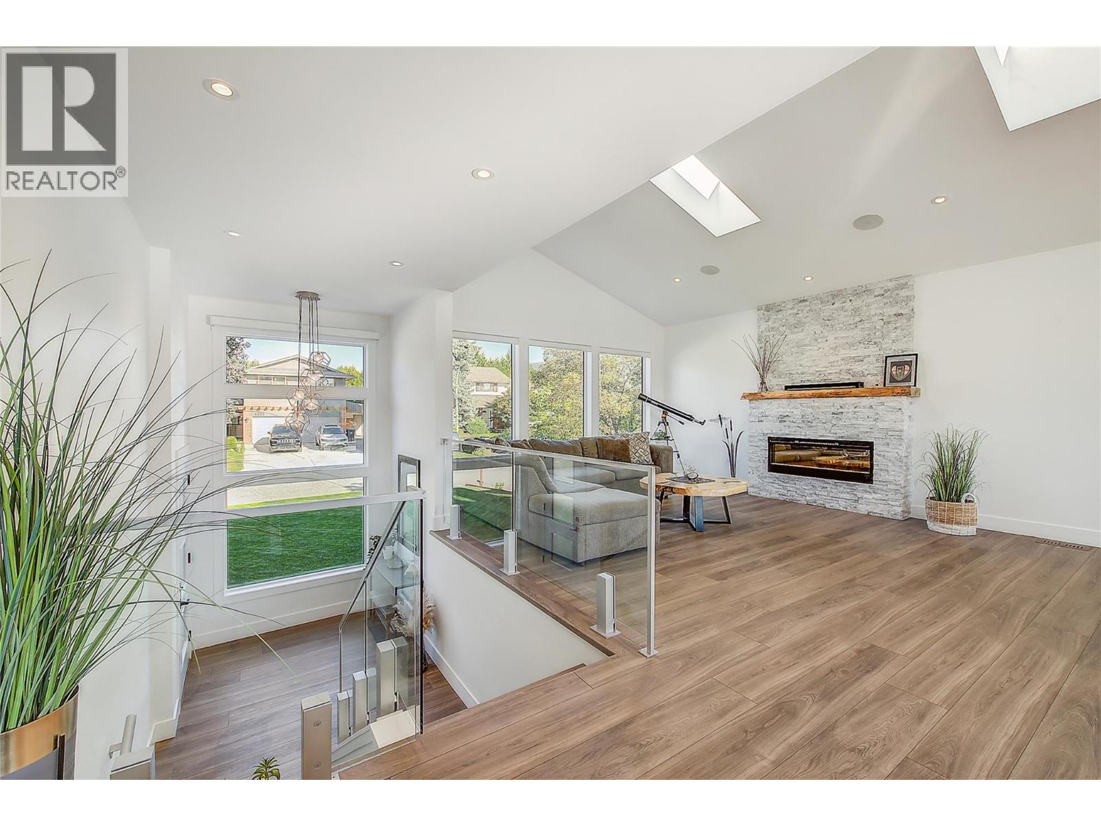 4354 Kensington Drive, Kelowna, British Columbia  V1W 2L8 - Photo 3 - 10359084
