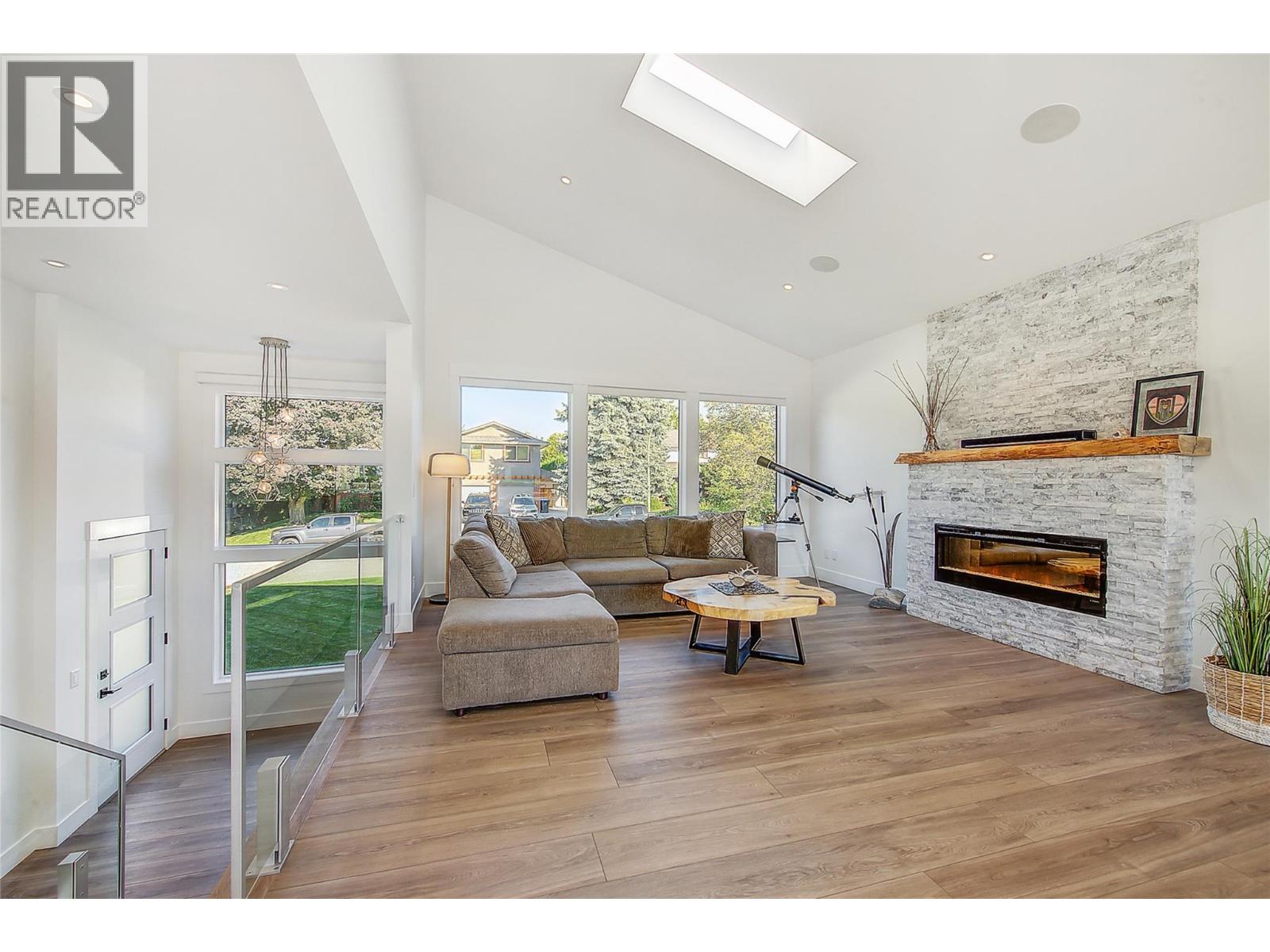 4354 Kensington Drive, Kelowna, British Columbia  V1W 2L8 - Photo 4 - 10359084
