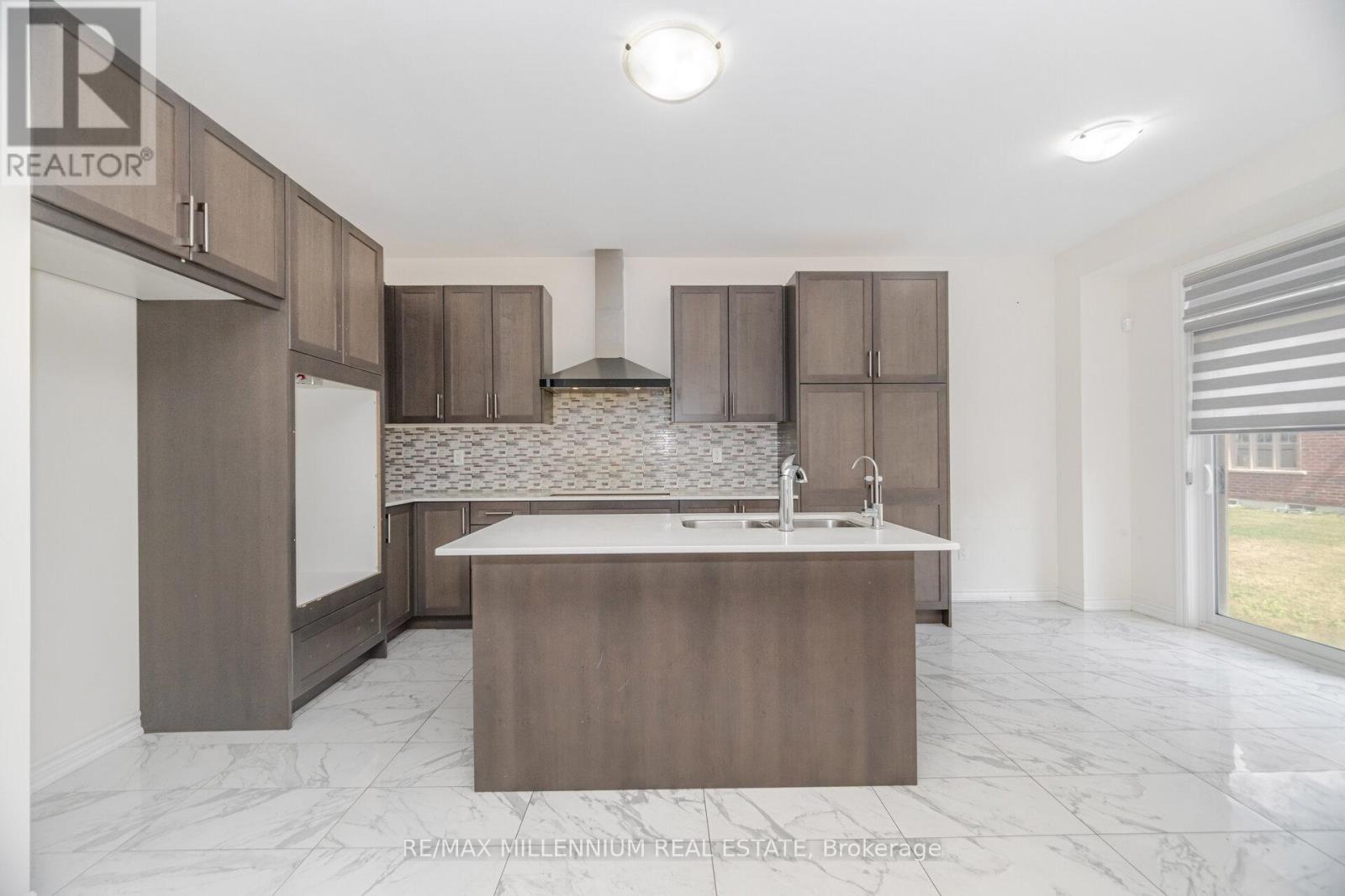 3 Neil Promenade, Caledon, Ontario  L7C 4H6 - Photo 15 - W12343014