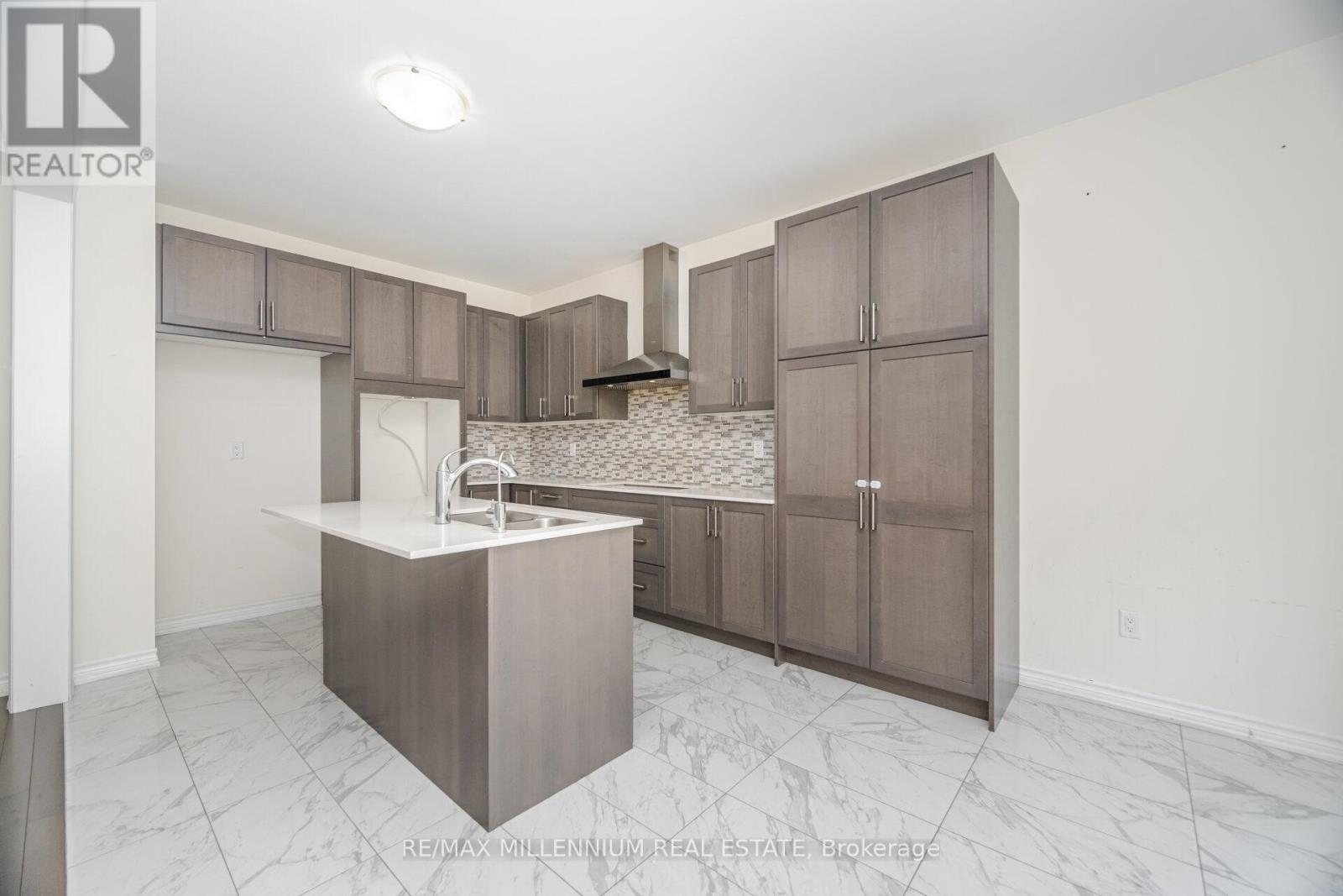 3 Neil Promenade, Caledon, Ontario  L7C 4H6 - Photo 16 - W12343014