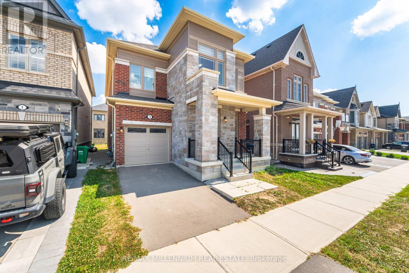 3 Neil Promenade, Caledon, Ontario  L7C 4H6 - Photo 2 - W12343014