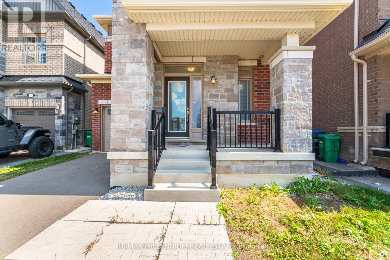 3 Neil Promenade, Caledon, Ontario  L7C 4H6 - Photo 3 - W12343014