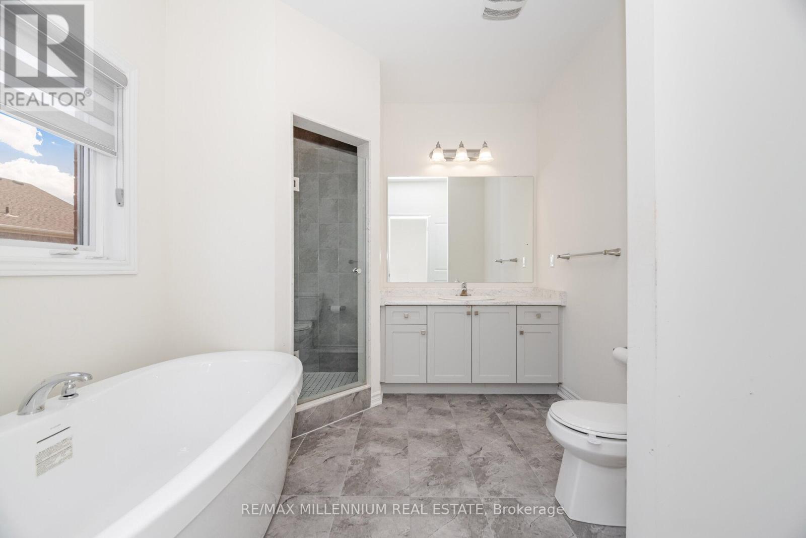 3 Neil Promenade, Caledon, Ontario  L7C 4H6 - Photo 31 - W12343014