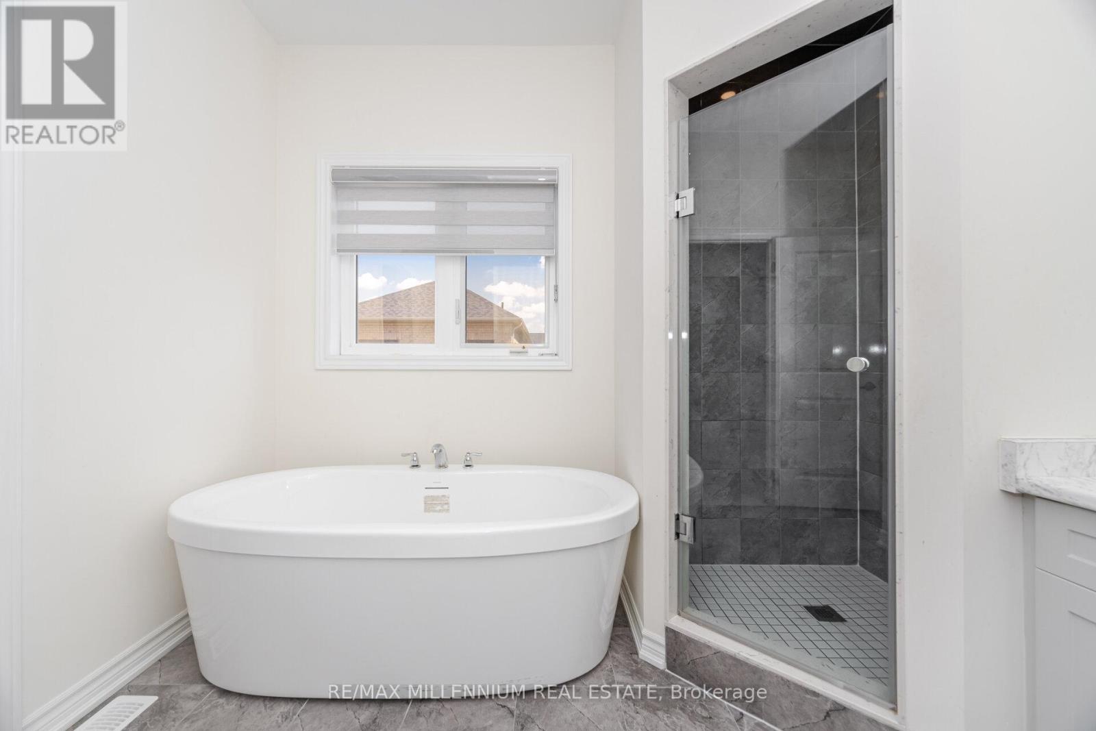 3 Neil Promenade, Caledon, Ontario  L7C 4H6 - Photo 32 - W12343014