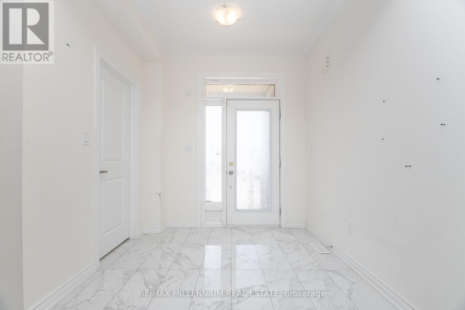 3 Neil Promenade, Caledon, Ontario  L7C 4H6 - Photo 5 - W12343014