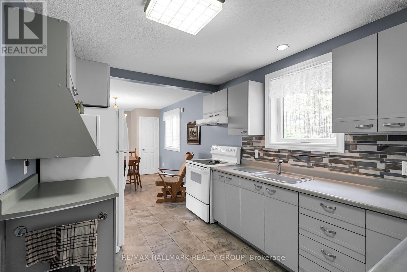 656 Ch Station Road, Alfred And Plantagenet, Ontario  K0B 1A0 - Photo 6 - X12343080
