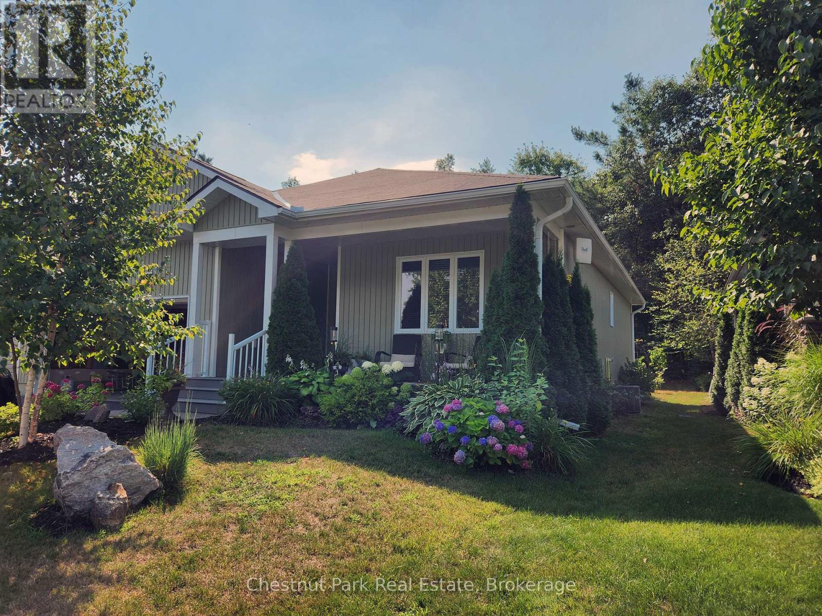 Property at 153 PINERIDGE GATE image 1