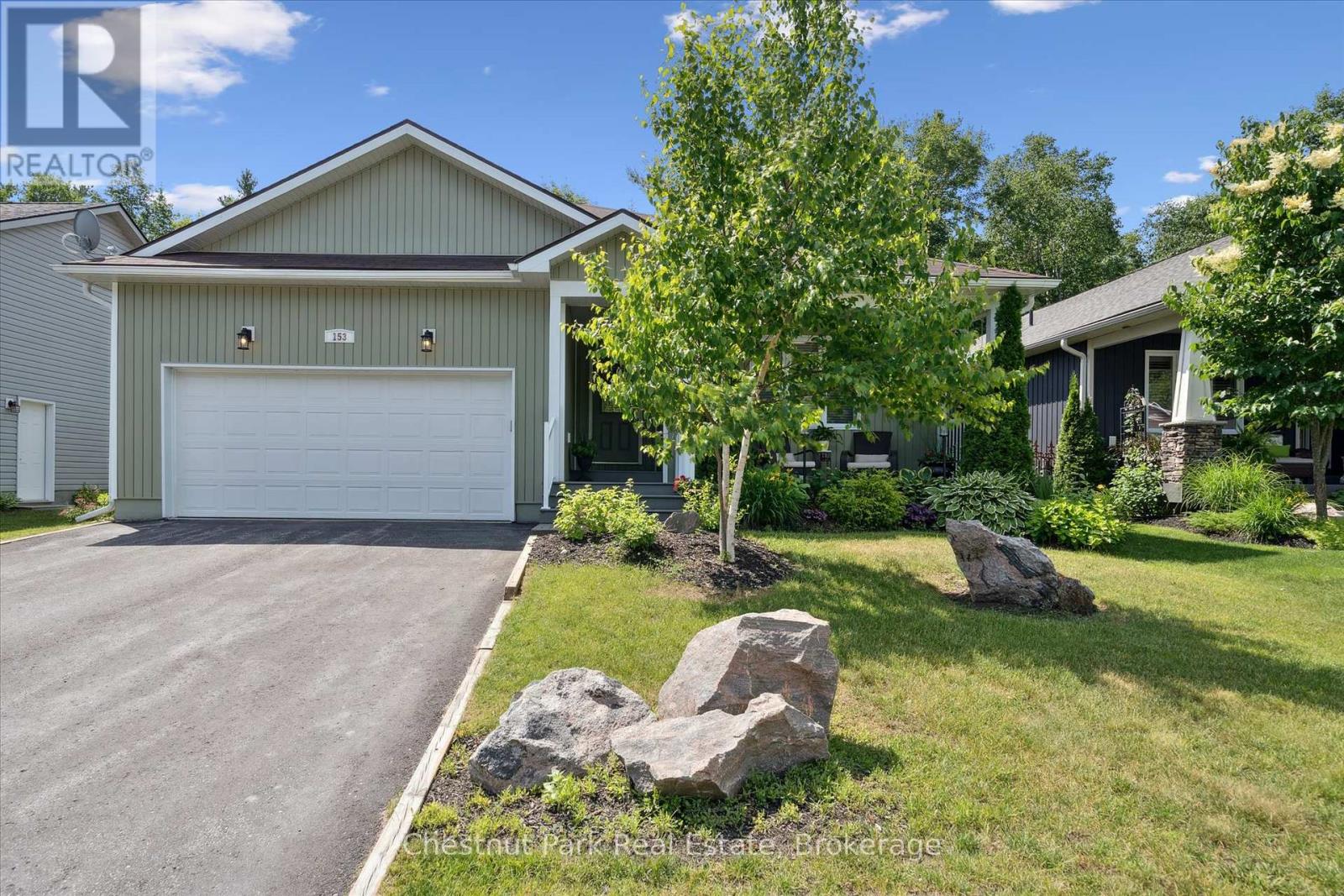 Property at 153 PINERIDGE GATE image 4