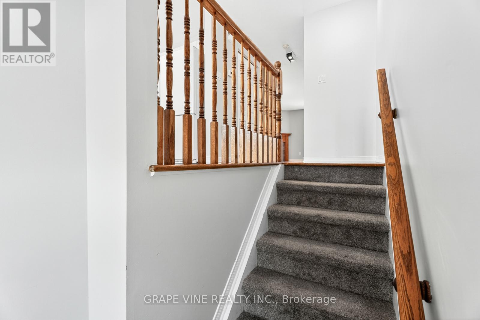 21 Scout Street, Ottawa, Ontario  K2C 4B9 - Photo 6 - X12343091