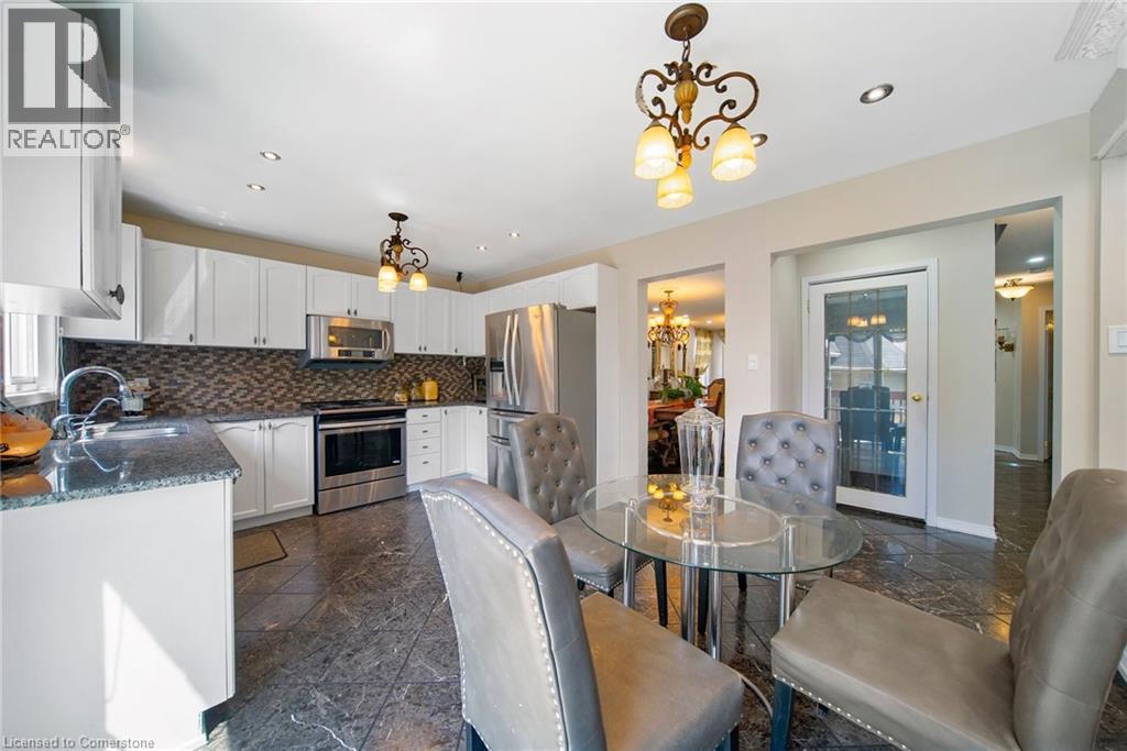 70 Fortissimo Drive, Hamilton, Ontario  L9C 0B8 - Photo 17 - 40755612