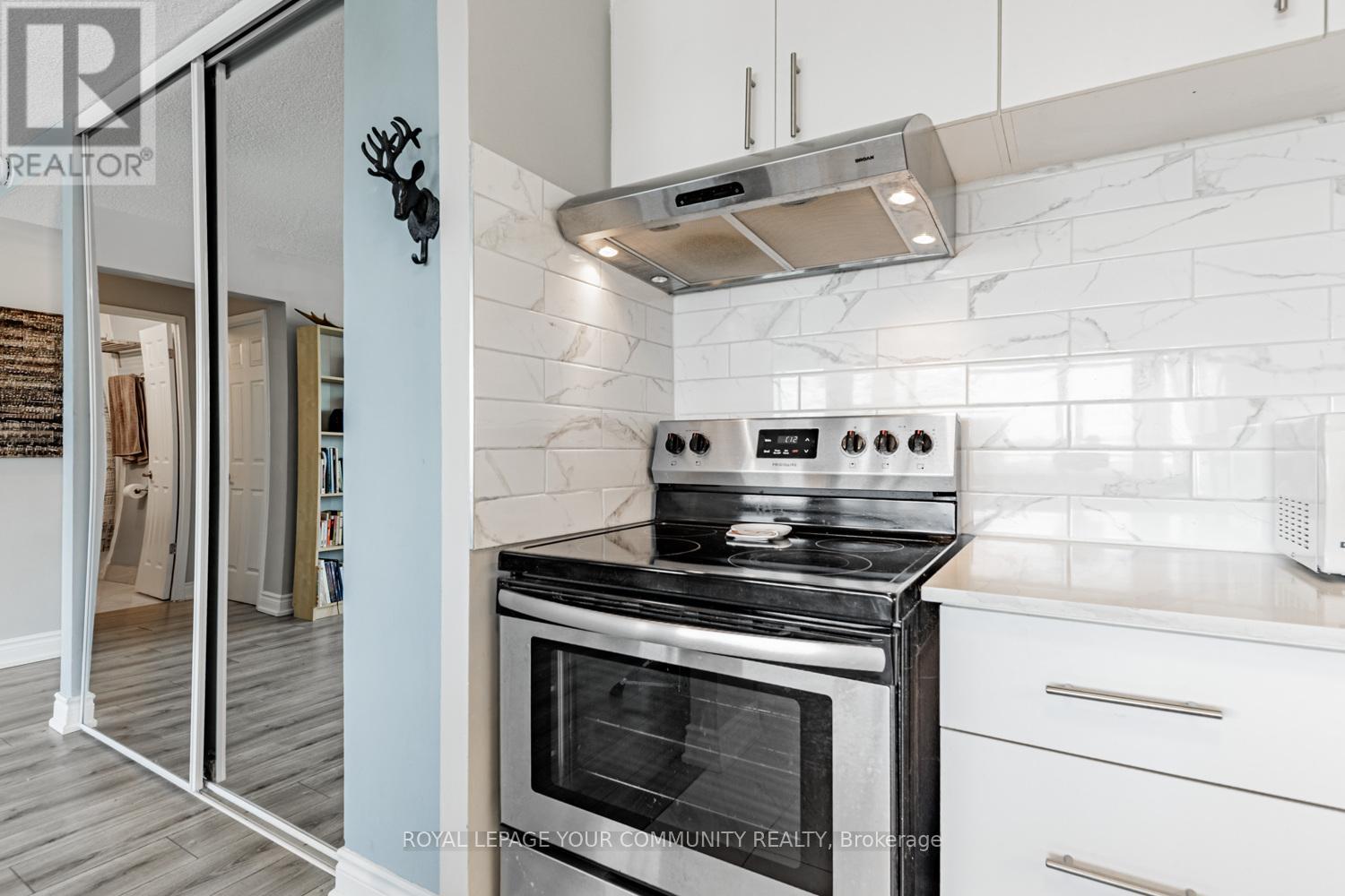 912 - 10 Sunny Glenway, Toronto, Ontario  M3C 2Z3 - Photo 6 - C12343104