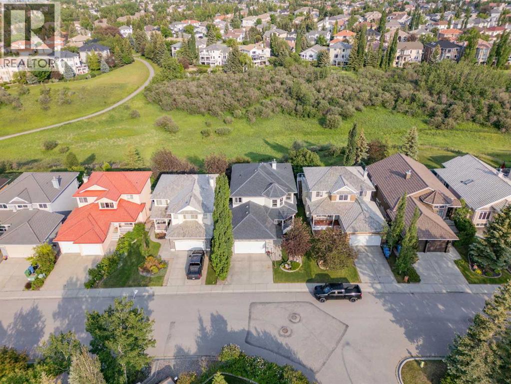 Property at 127 Citadel Grove NW image 2