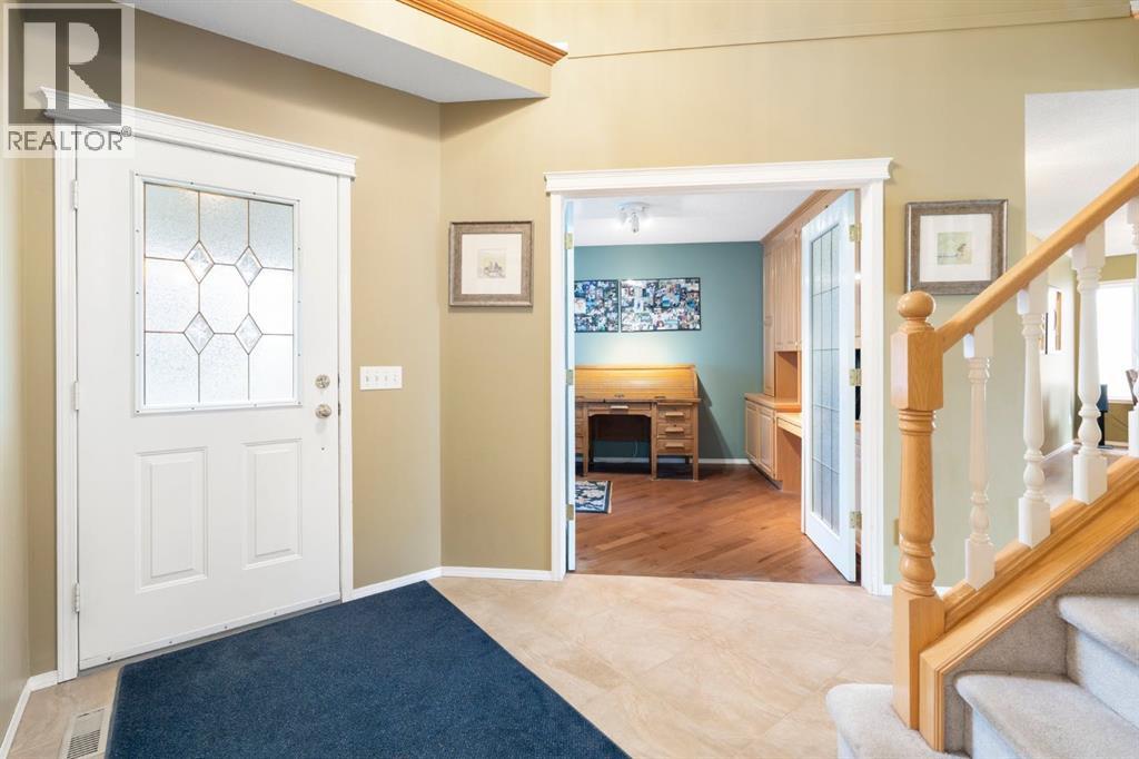 Property at 127 Citadel Grove NW image 3
