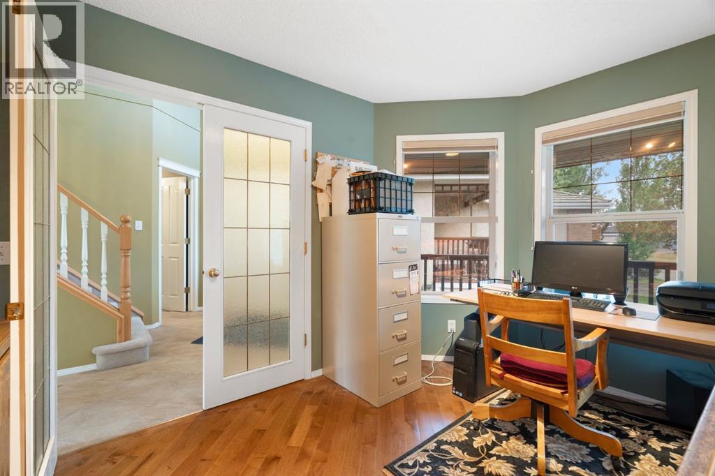 Property at 127 Citadel Grove NW image 4