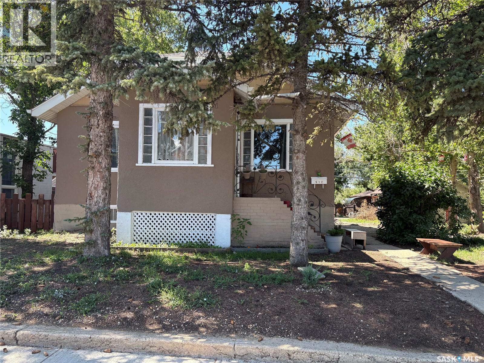 512 Centre STREET, Assiniboia, Saskatchewan