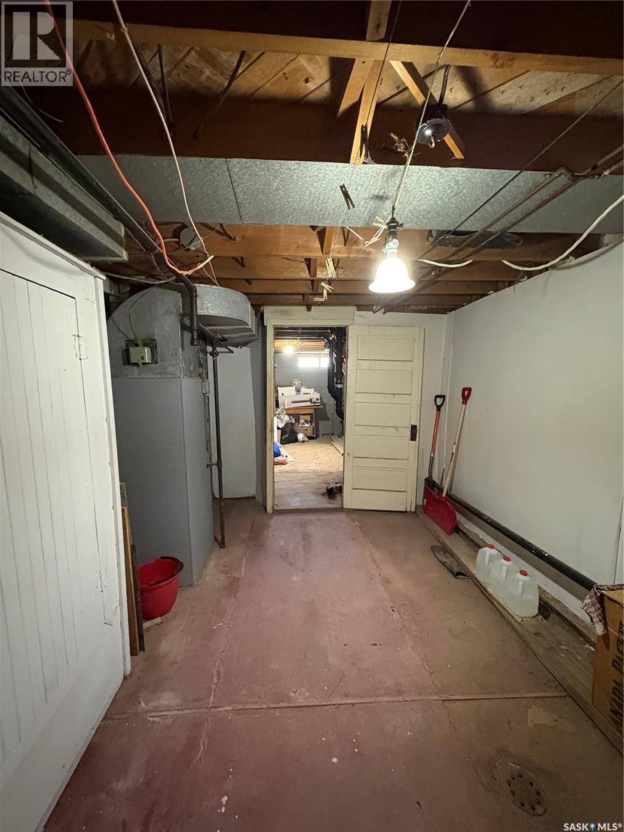 512 Centre Street, Assiniboia, Saskatchewan  S0H 0B0 - Photo 11 - SK015313