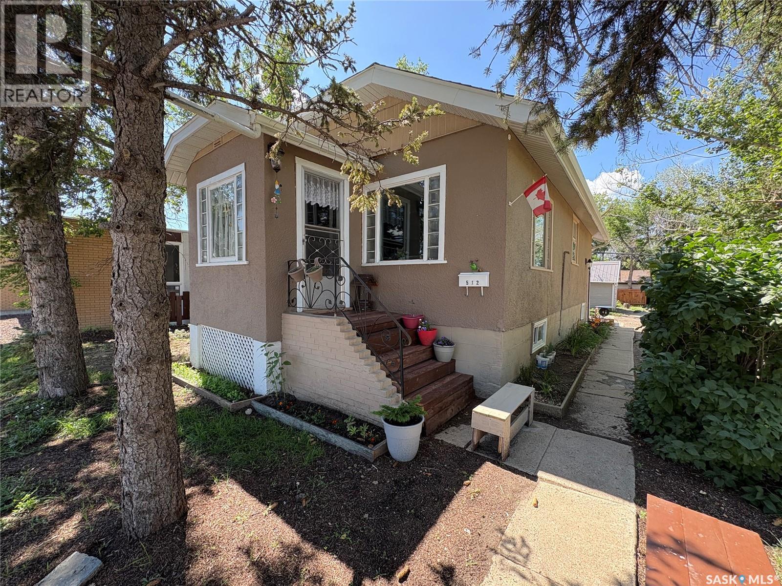 512 Centre Street, Assiniboia, Saskatchewan  S0H 0B0 - Photo 3 - SK015313