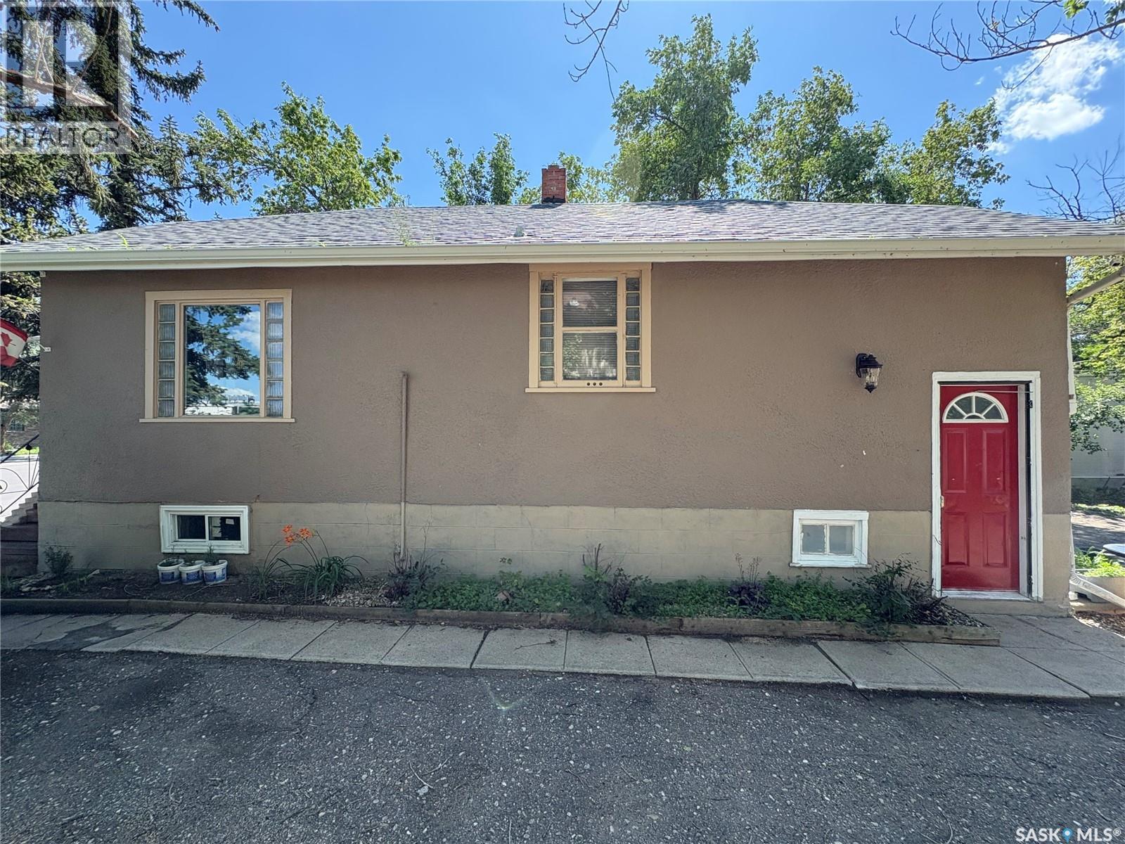 512 Centre Street, Assiniboia, Saskatchewan  S0H 0B0 - Photo 8 - SK015313