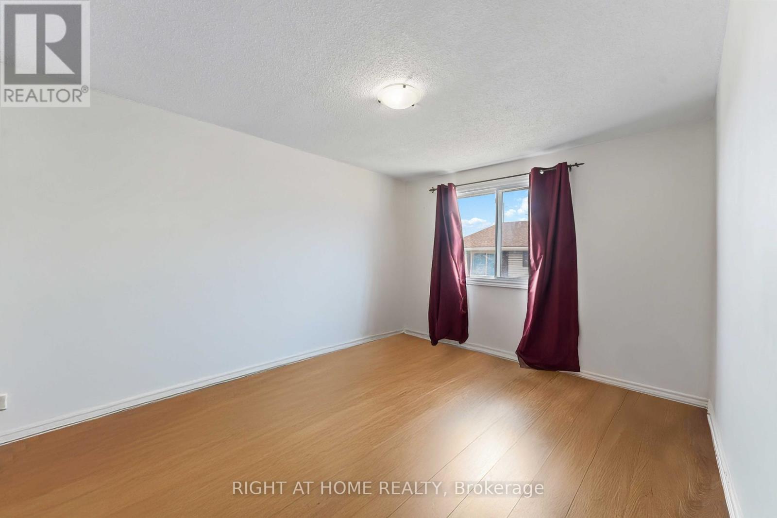 21 - 5 Hadley Circle, Ottawa, Ontario  K2H 6P1 - Photo 10 - X12343138