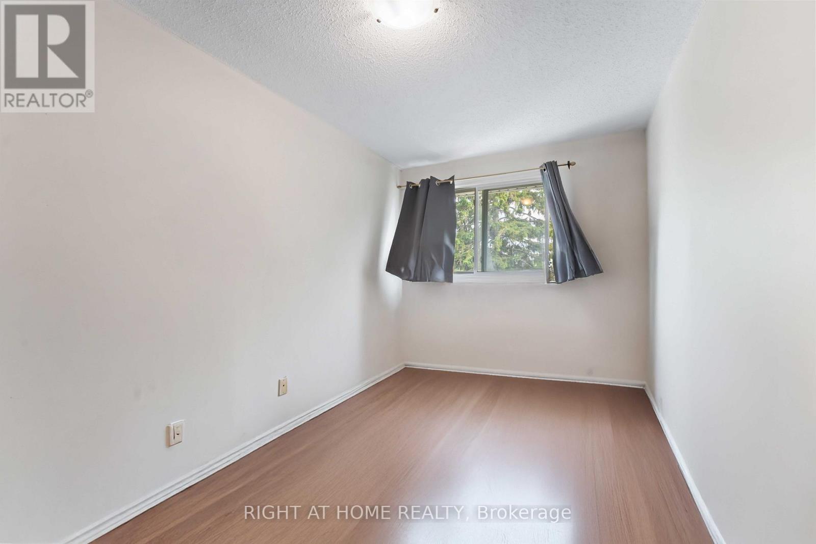21 - 5 Hadley Circle, Ottawa, Ontario  K2H 6P1 - Photo 14 - X12343138