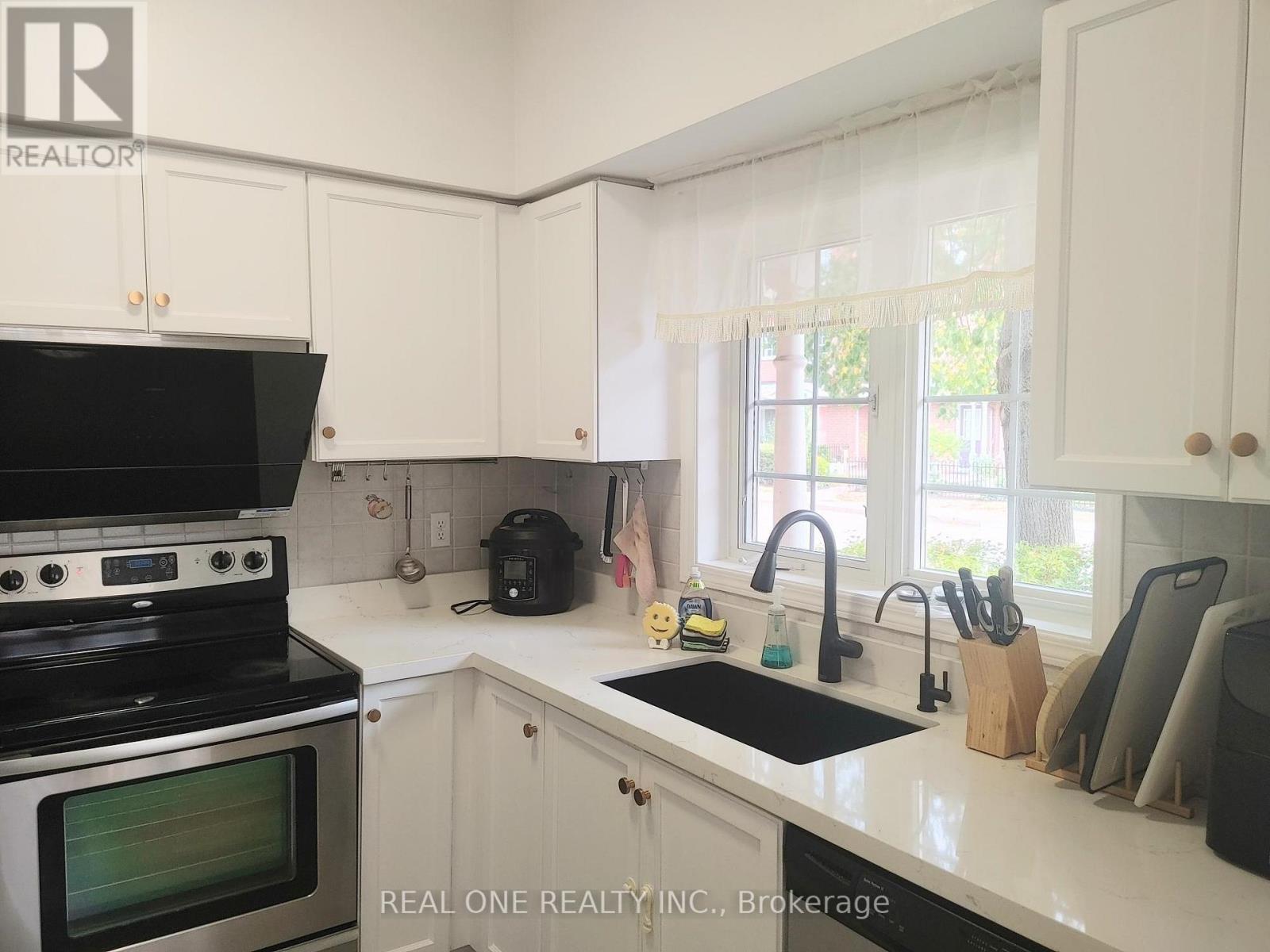 13a - 12 St Moritz Way, Markham, Ontario  L3R 4E8 - Photo 3 - N12343127