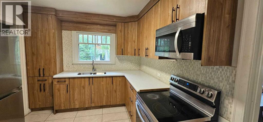 Property at 1402 4 Street NW image 5