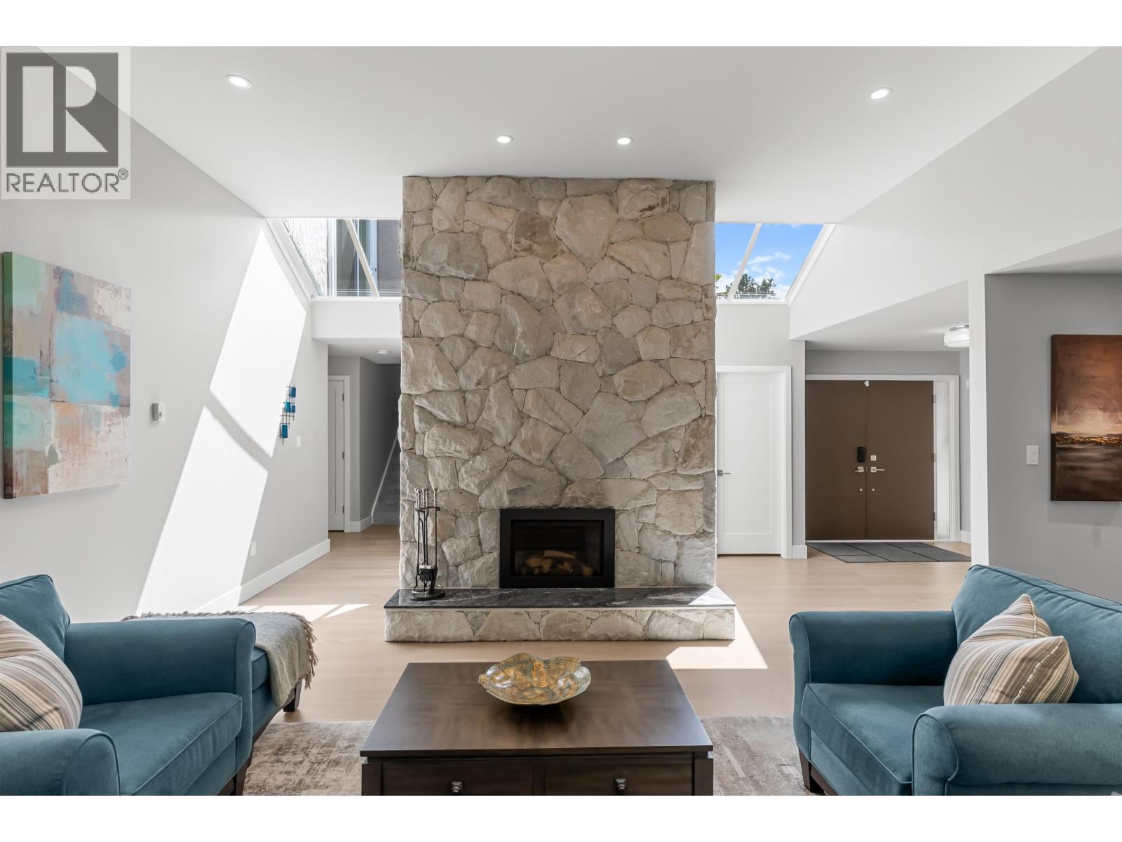 Property at 5279 3A AVENUE image 3