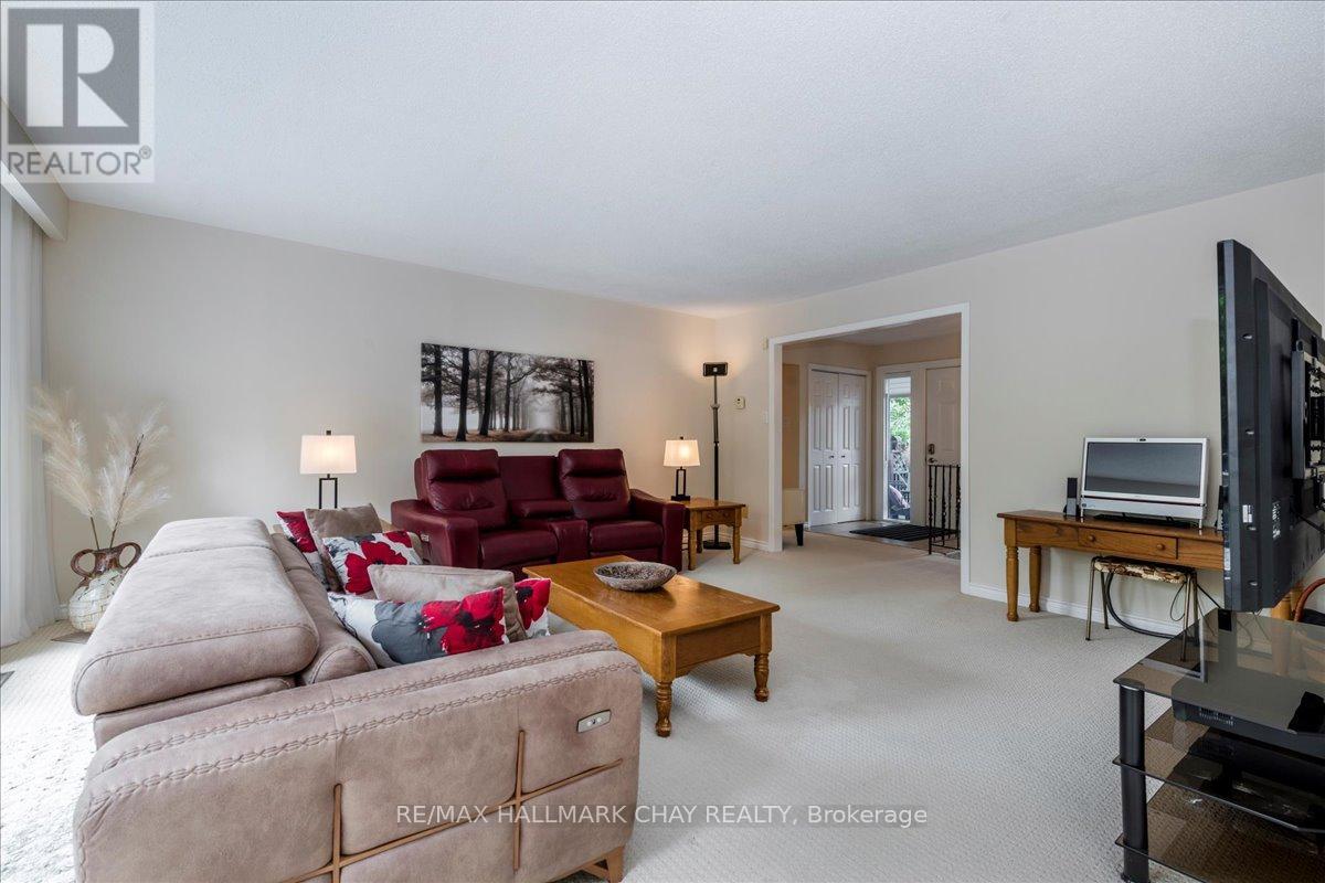 25222 Park Road, Georgina, Ontario  L0E 1R0 - Photo 4 - N12343166