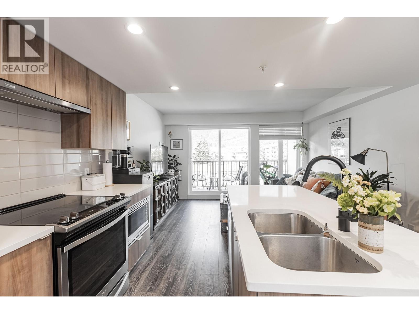 307 1365 Pemberton Avenue, Squamish, British Columbia  V8B 1B7 - Photo 14 - R3037061